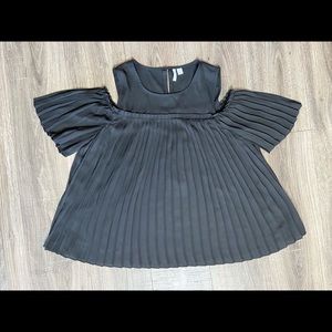 Elle Cold Shoulder Top